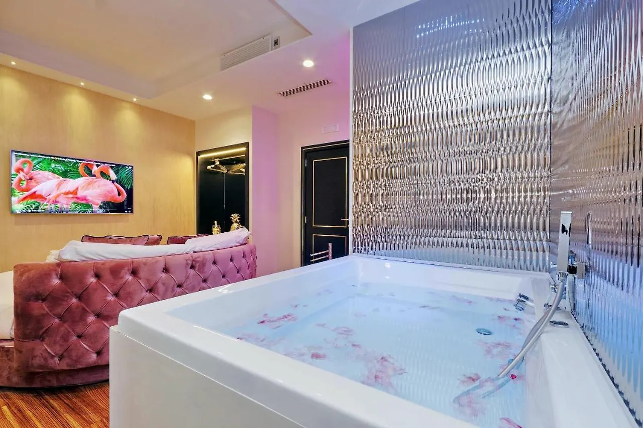 Spanish Hills Collection Luxury Suites & Jacuzzi Rome 4*,