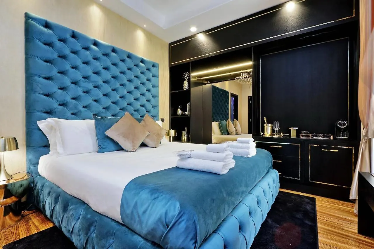 Guest house Spanish Hills Collection Luxury Suites & Jacuzzi Rome