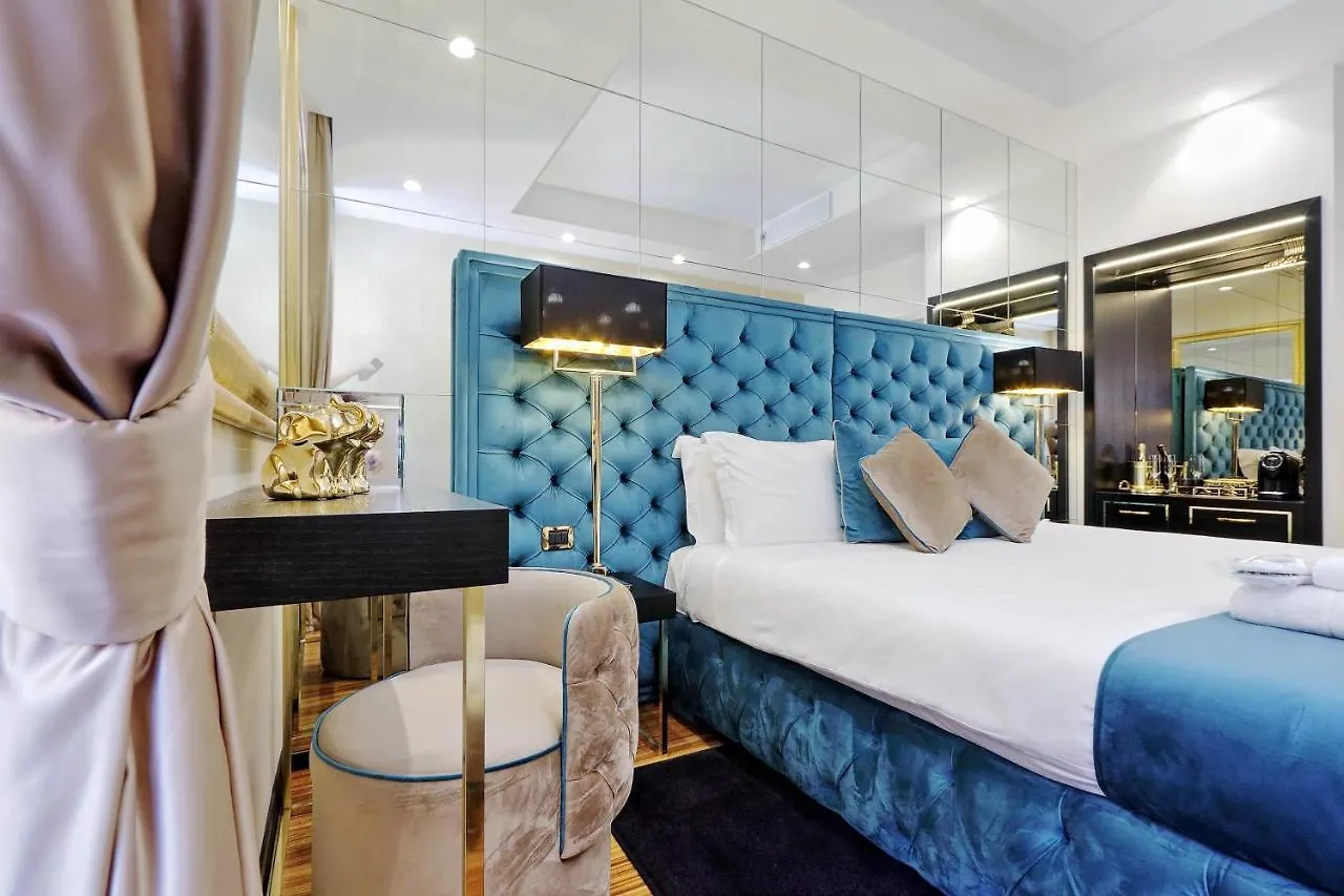 Guest house Spanish Hills Collection Luxury Suites & Jacuzzi Rome