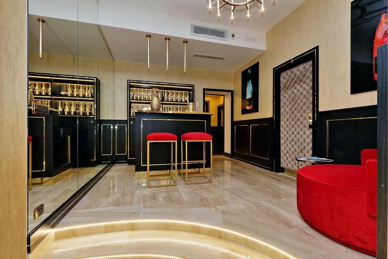 Guest house Spanish Hills Collection Luxury Suites & Jacuzzi Rome