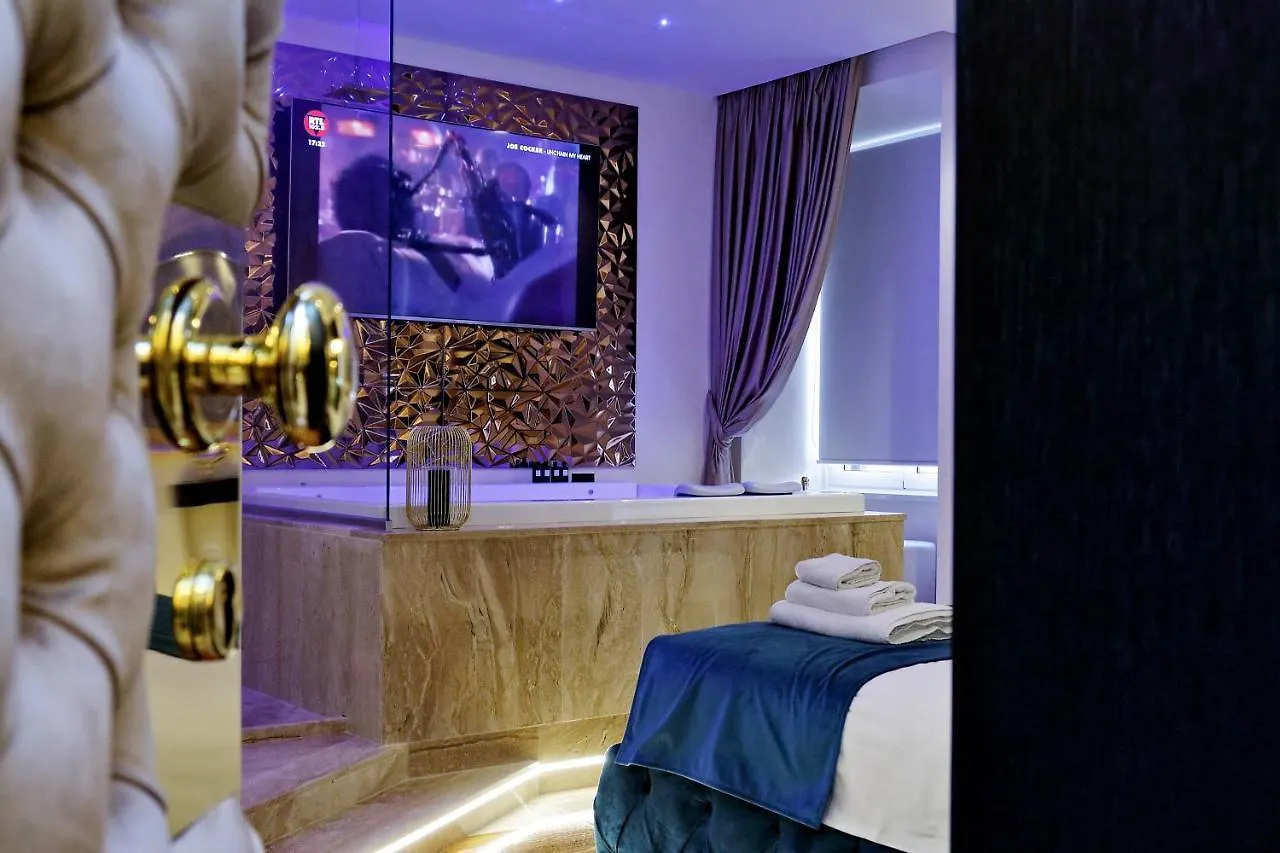 Spanish Hills Collection Luxury Suites & Jacuzzi Rome 4*,