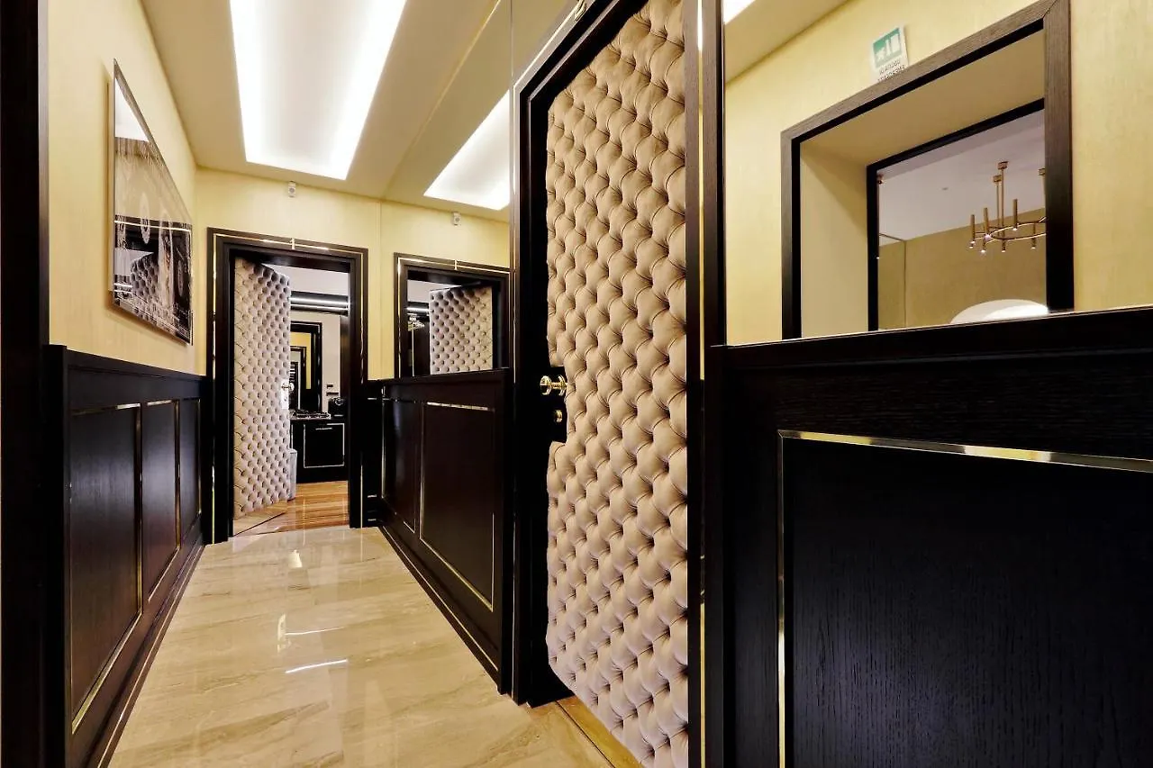 Guest house Spanish Hills Collection Luxury Suites & Jacuzzi Rome