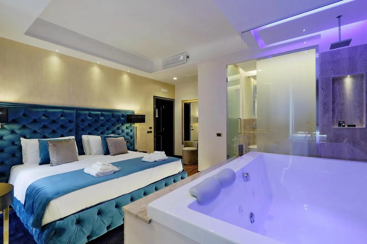 Guest house Spanish Hills Collection Luxury Suites & Jacuzzi Rome
